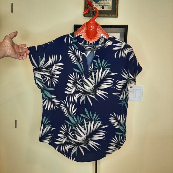 NWOT!! Blue Tropical Print Top - Picture 1 of 7